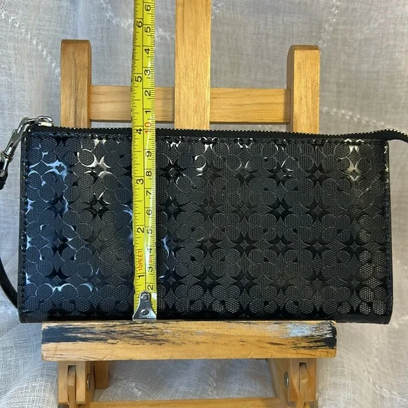 NWOT Coach large wallet with wrist leash - Picture 4 of 15